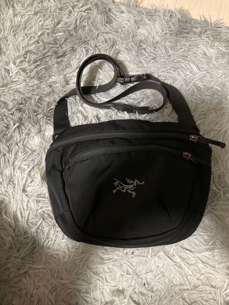 ARC'TERYX Maka1 ショルダーバッグ ブラック