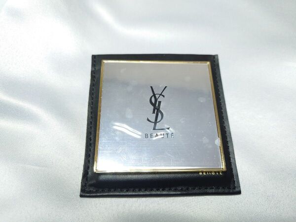 新品未使用 ミラー 鏡 イヴ サン ローラン イブ サン ローラン YVES SAINT LAURENT ノベルティ