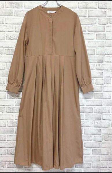 【新品】ロング ワンピース 前後 幅広プリーツ マキシ丈 ベージュ 着痩せ