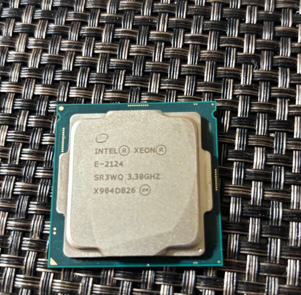 INTEL XEON E-2124 SR3WQ 3.30GHZ 中古