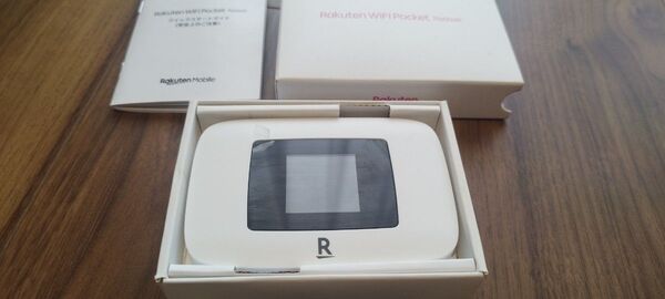 超美品ですよ。Rakuten WiFi Pocket Platinum ホワイト ポケットWi-Fi モバイルルーター