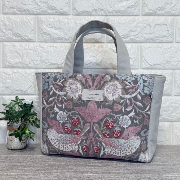 【handmade】ラウンドトートバッグ いちご泥棒 輸入生地 ピンク AM003