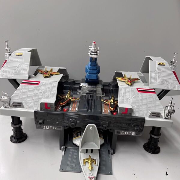 ウルトラマンティガ TPC 極東本部基地ダイブハンガー GUTS バンダイ
