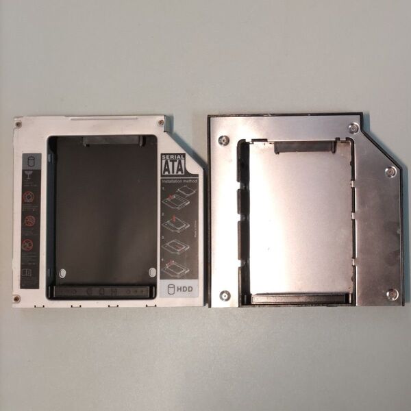 2.5インチHDD/SSDマウンタ (スリム型光学ディスクドライブベイ用) スリムSATA→標準SATA変換