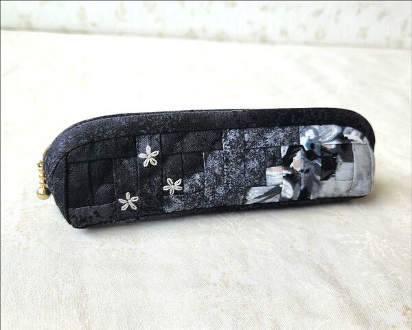 パッチワーク Miniペンケース / ログキャビン Black*Mono《ハンドメイド》かぎ針入れ 筆箱