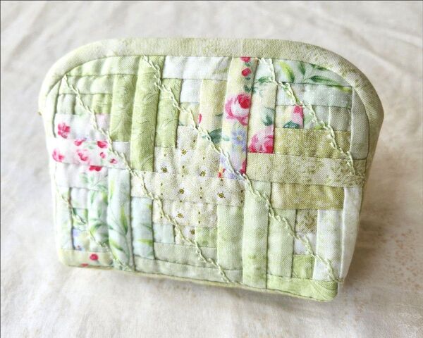パッチワーク 小振りなーチ / ログキャビン*マスカットGreen ≪ハンドメイド≫ ミニコスメ サニタリー