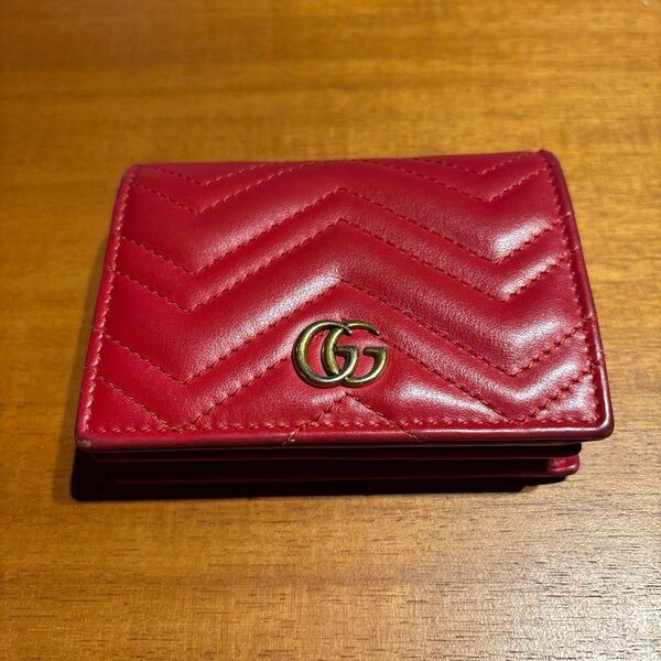 グッチ GGマーモント 二つ折り財布 キルティング 赤