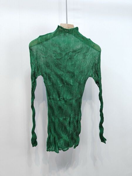 新品 シフォンプリーツプルオーバー F
