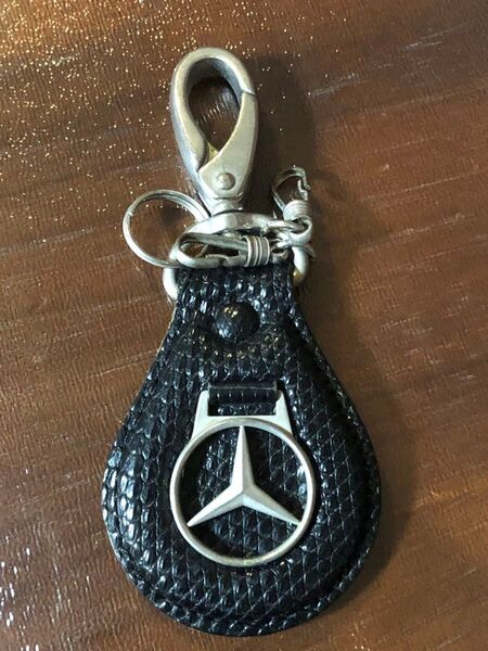 Mercedes-Benz キーホルダー ブラック レザー調 ロゴ入り