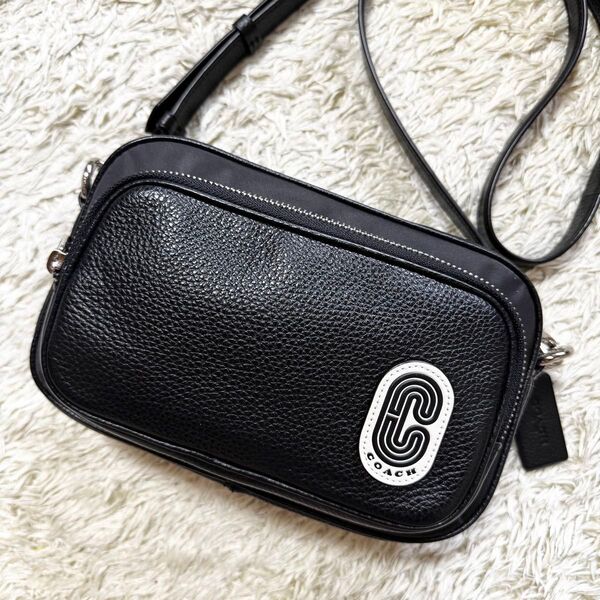 COACH コーチ ショルダーバッグ 斜め掛け カメラバッグ Cロゴパッチ 花柄 レザー ブラック 黒 ポシェット マディソン