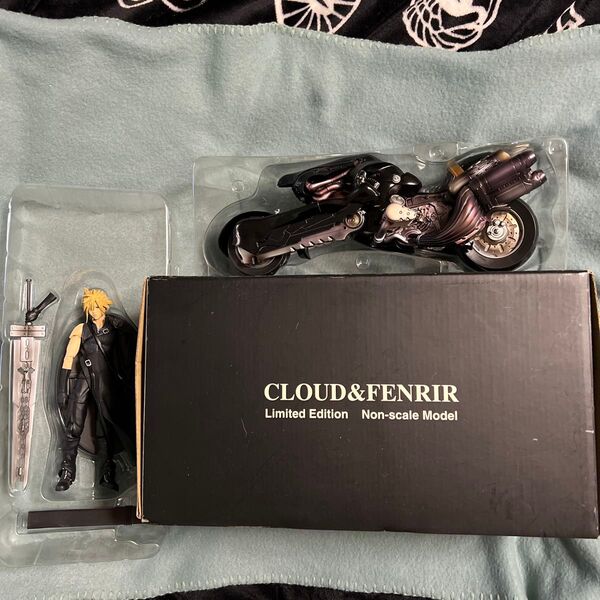 FFⅦ アドベントチルドレン 限定BOX クラウド&フェンリル フィギュア