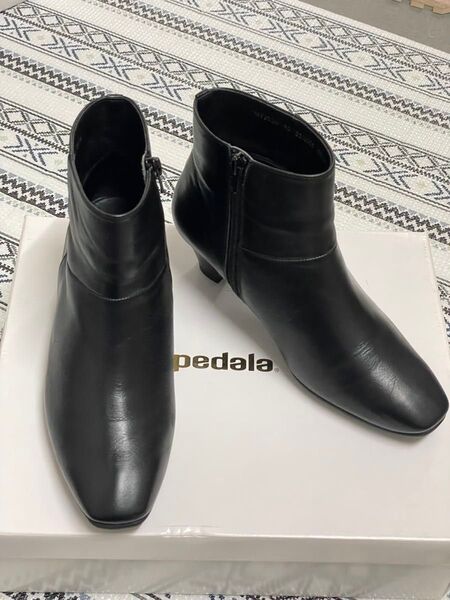 「美品」pedala ペダラ 黒 レザーショートブーツ 23.5cm 3E