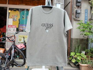 2回使用のみ！GUESS（ゲス）　刺繍入りの後染め仕様なTシャツ　サイズL?