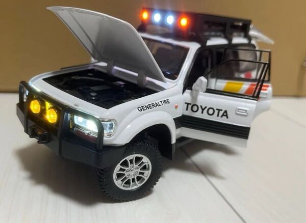 《新品箱付》1:24 トヨタ ランドクルーザー 80 ミニカー