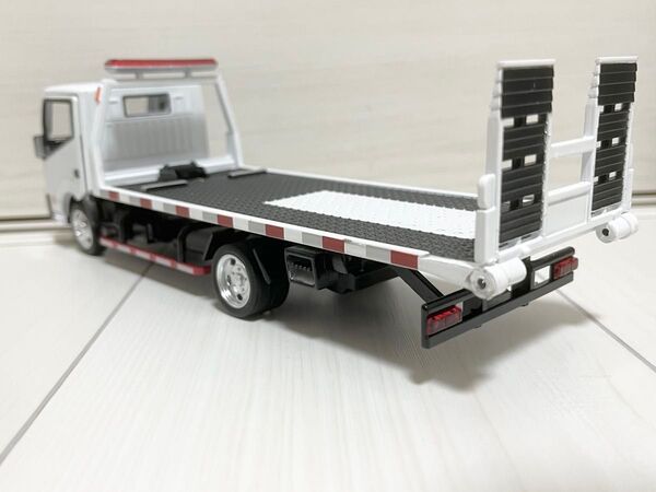 《新品》1:32 日産 積載車 花見台 ミニカー