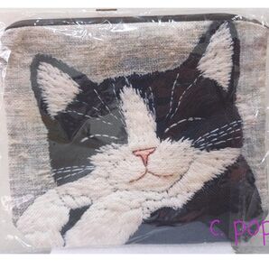 猫 刺繍風 ハチワレ デザイン 大きめ ポーチ 布製 マルチケース 猫雑貨