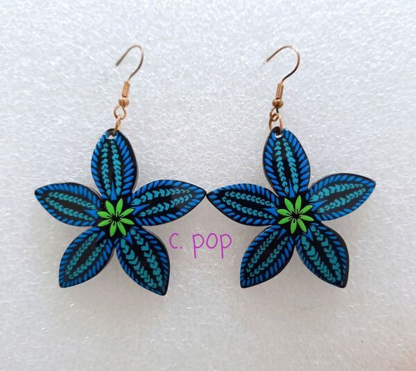 アジアン雑貨 花 アクリル ピアス