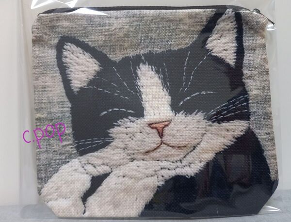 猫 刺繍風 ハチワレ 大判 ポーチ 小物入れ マルチケース 猫雑貨