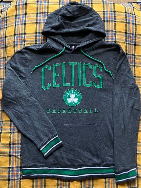 US古着 UNK NBA ボストンセルティックス 刺繍プリント 裏起毛 スウェットパーカー