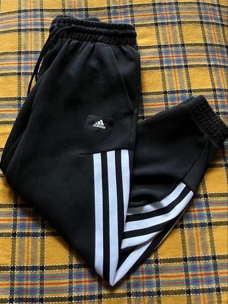 adidas ジョガーパンツ スウェットパンツ