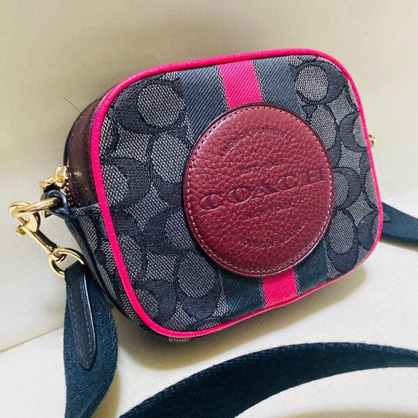 美品 COACH ショルダーバッグ カメラバッグ デンプシー レザー ピンク色 コーチ レザー