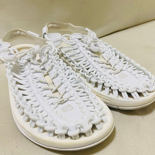KEEN ユニーク サンダル 24.5㎝ ホワイト 白
