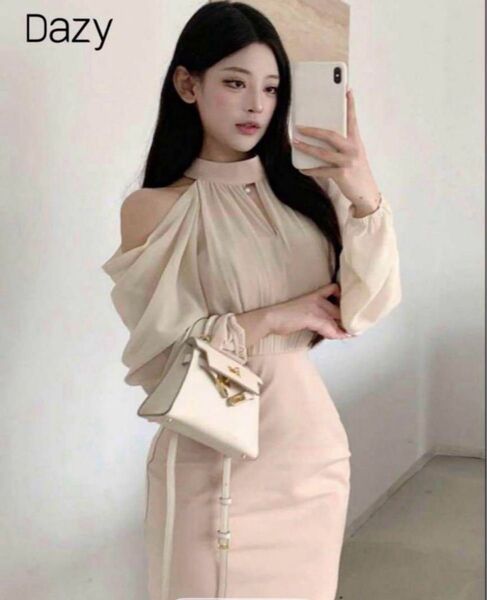 SHEIN Dazy ベージュオフショルダー セットアップ