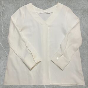 【美品】アーバンリサーチ Vネック 白ブラウス トップス 長袖