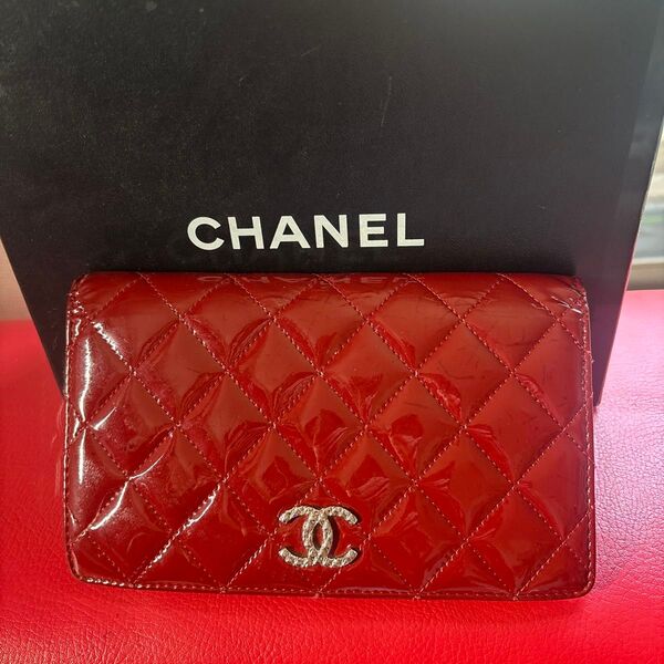 CHANEL エナメルマトラッセ 長財布 レッド
