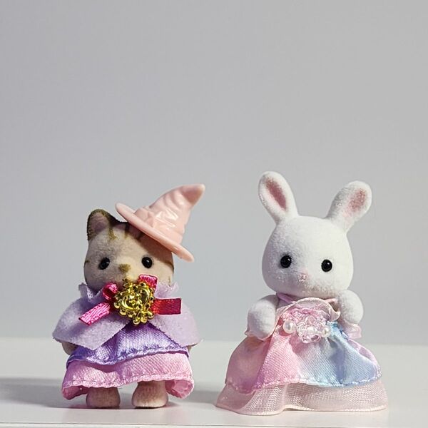 シルバニアファミリー ゆめいろ赤ちゃんプリンセスセットの2人