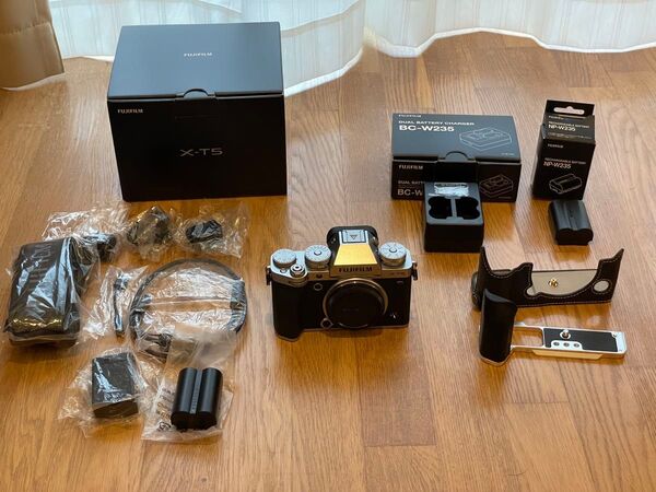 FUJIFILM X-T5 ボディ、バッテリー、充電器、ケースセット