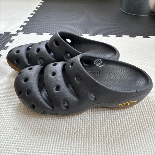 KEEN ヨギ サンダル 26cm ブラック