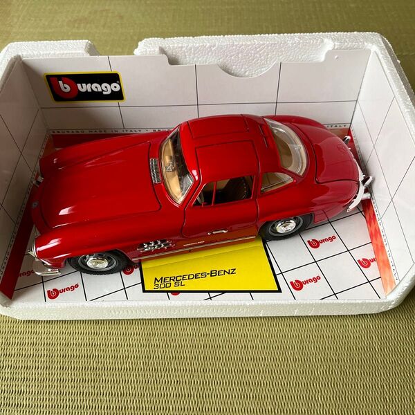 burago Mercedes-Benz 300SL ミニカー レッド 未使用