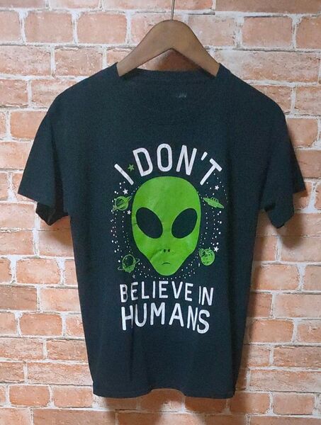 アメリカ古着 I DON'T BELIEVE IN HUMANS Tシャツ デカロゴ 黒Tブラックサイズブランド不明 Sサイズ程度