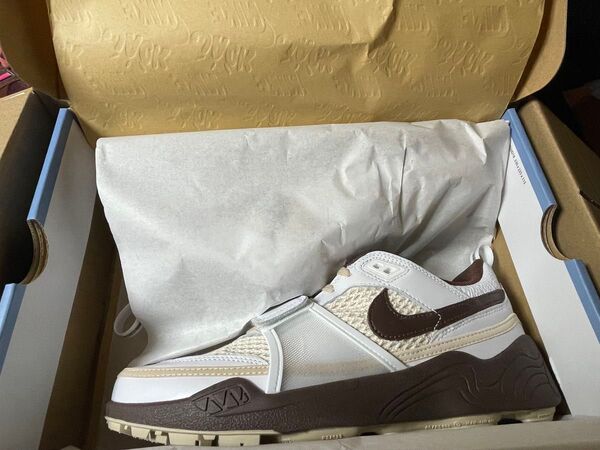 Travis Scott × Nike Zoom Field Jaxx "White and Light Chocolate"