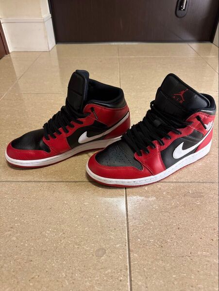 ☆美品☆ ナイキ エアジョーダン1MID ブラック/ジムレッド/ホワイトAIR JORDAN 1