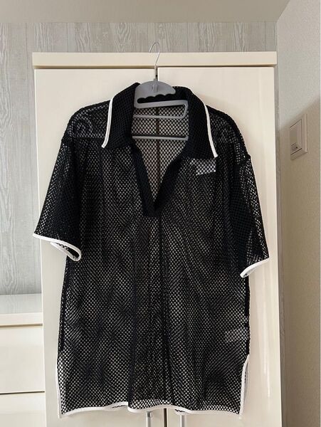 新品未使用タグ付き レディース トップス 黒のメッシュ タグサイズLですが、大きめなつくりLL位の大きさ