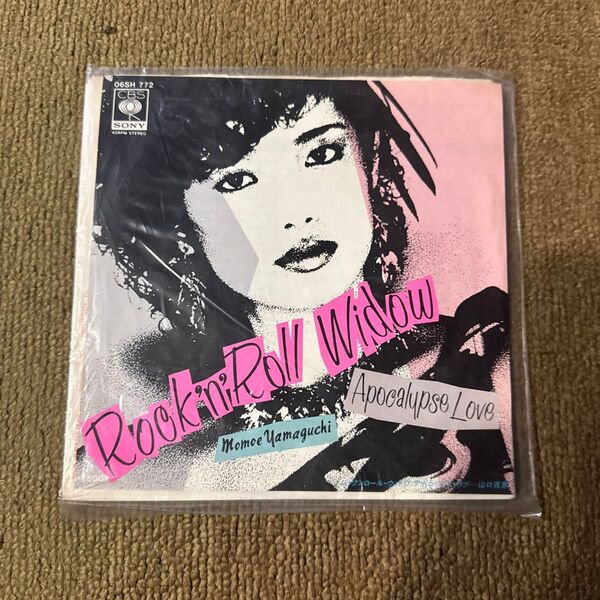CBS SONY 06SH 772 山口百恵 Rock'n'Roll Widow