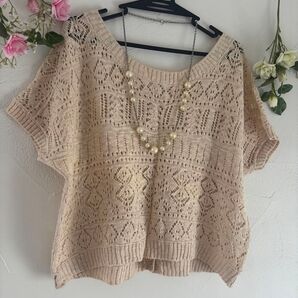 美品ナチュラルビューティーベーシック ベージュ 透かし編み 綿麻素材ニットVクルーネック2WAY カットソー キナリ夏物 かぎ針編