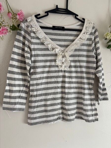 美品 綿100%グレー白ボーダー カットソー ストレッチレースVネック七分袖Mサイズ トップス Tシャツ