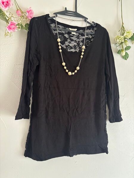 美品 後ろ総レース花柄 上品七分袖 ブラック 黒ストレッチ カットソー夏物かぎ針編み Mサイズ