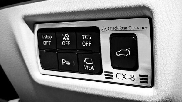 【MAZDA CX-8】スイッチ装飾パネル(アルミヘアライン調)