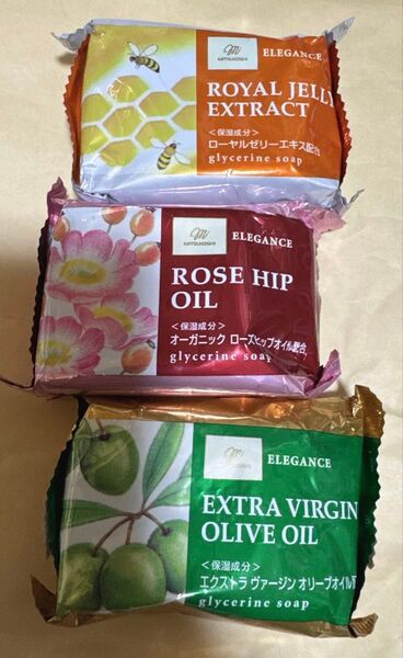 三越エレガンスソープ3個。オリーブオイル・ローズヒップ・ローヤルゼリーエキス。各100g。化粧石鹸。MITSUKOSHI。M