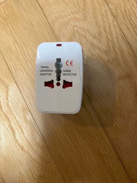 中古 アダプター 旅行充電器 海外旅行 コンセント 電源変換プラグ 送料無料