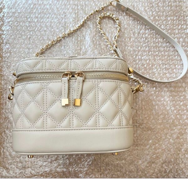 【新品同様超美品】正規品 RANDA キルティング2WAYバニティバッグ クリーム ミディアム