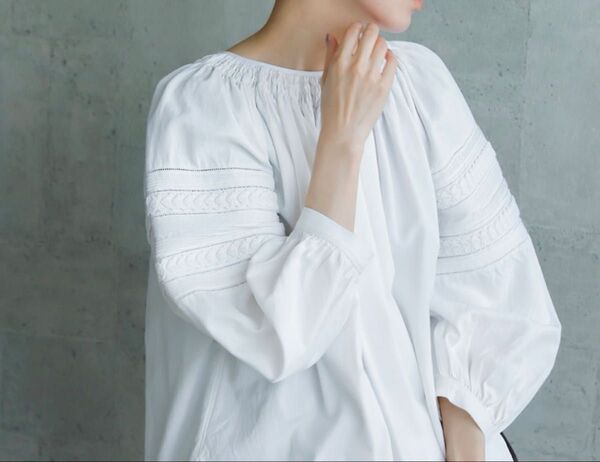最終価格 Pheeta(フィータ)コットンスリーブ刺繍ギャザーブラウス“Gray” ボリュームスリーブ 定価34100円