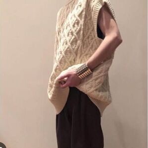 AURALEE HARD TWIST MERINO ARAN KNIT VEST