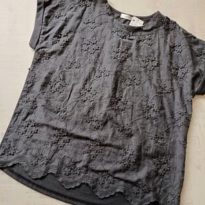 ☆新品☆ 花柄刺繍 のカットソー