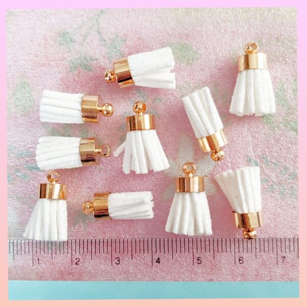 ハンドメイド バッグ カバン ピアス チャーム パーツ フリンジ タッセル 白色 ホワイト 通し穴開き カン付き 10個