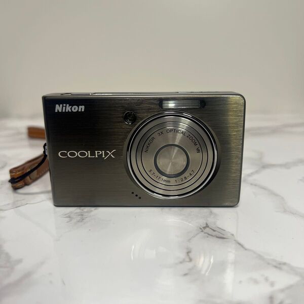 Nikon COOLPIX S500 デジタルカメラ グレー